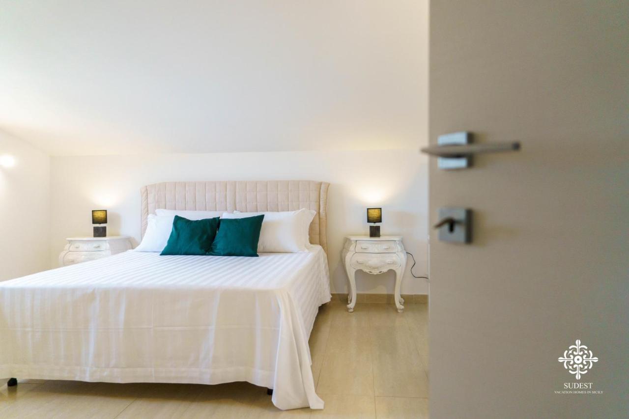 Villa Vittoria - Waterfront House Augusta Ngoại thất bức ảnh